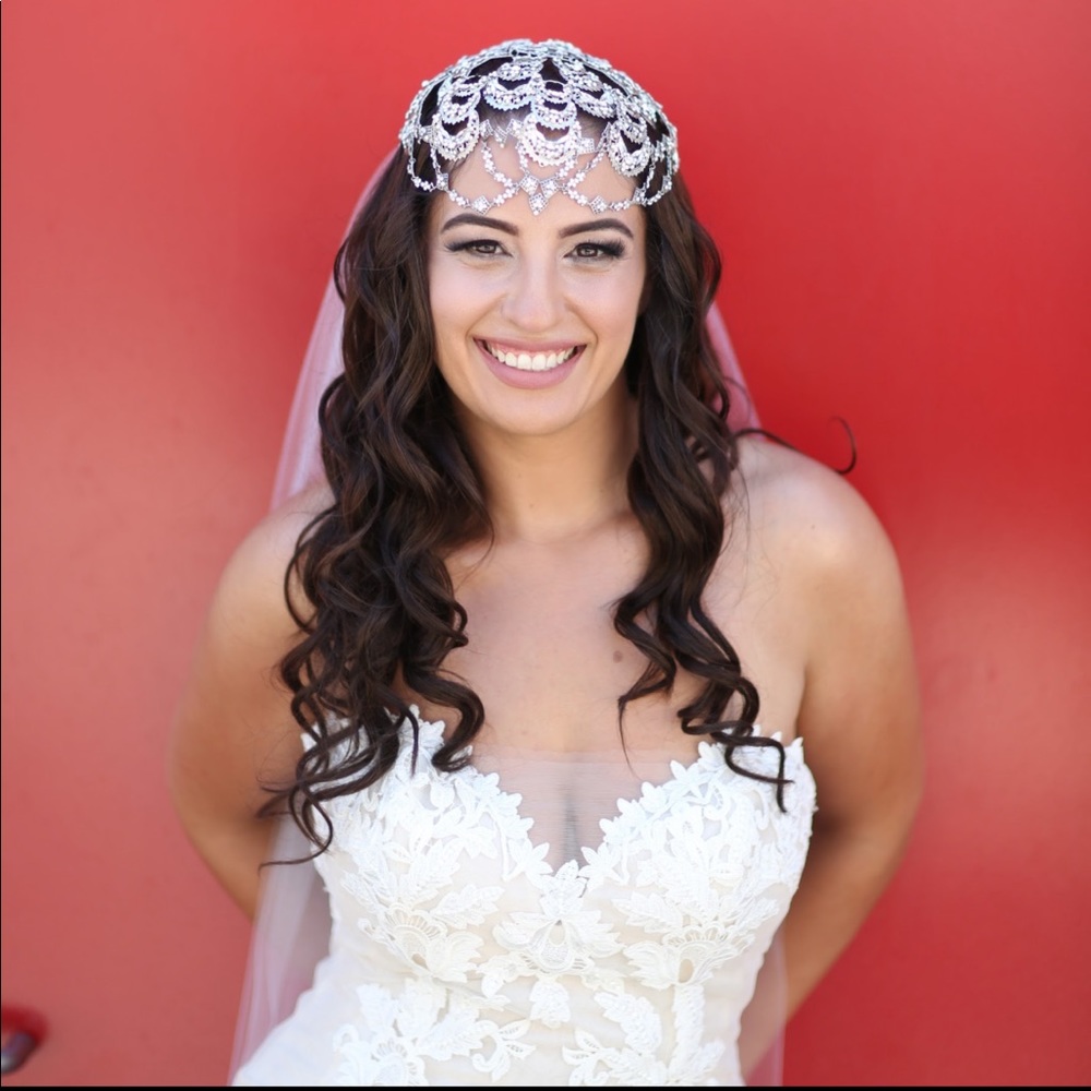 Inés di Santo elisavet with matching veil ($1500)